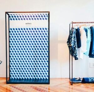 Lona para pressday con imagen de marca en evidencia Davide Pietro Lonoce